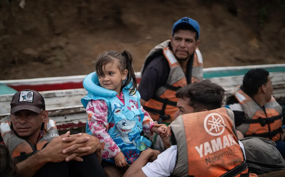 Ein kleines Mädchen auf der Flucht | © UNICEF/UNI684296/Haro Mädchen in einem Boot